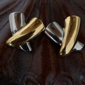 Gold tone / Silver tone clip on earrings